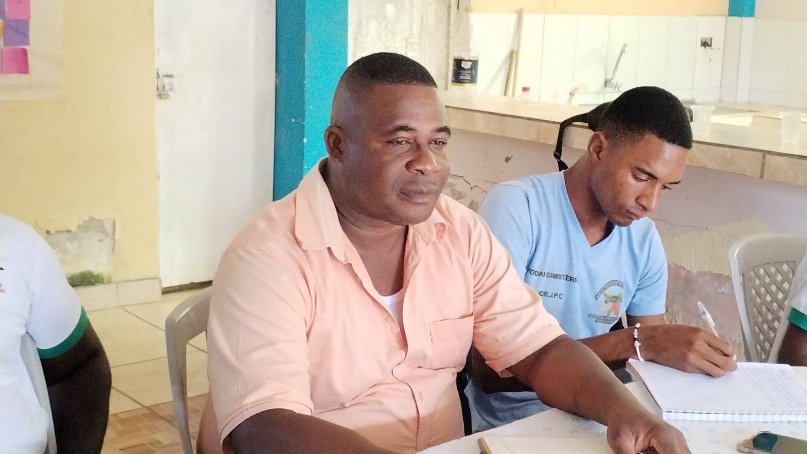 DIRECTIVOS DEL GAD MANTUVIERON UNA REUNIÓN CON LOS HABITANTES DEL RECINTO ROCAFUERTE